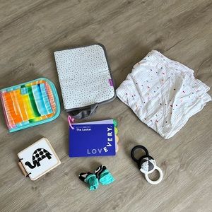 Lovevery weeks 0 to 8 The Looker Play Kit